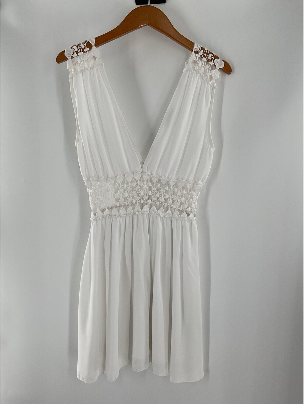 Charlotte Russe Women’s White Dress Size Small V-Neck Fit And Flare 110